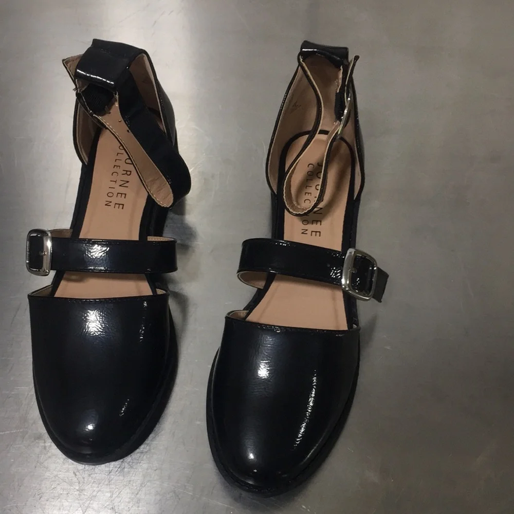 New WB Woman’s Journee Collection Black Patent Leather Flats